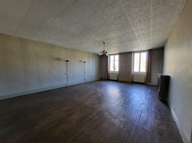 SOLD THROUGH OUR AGENCY 17387