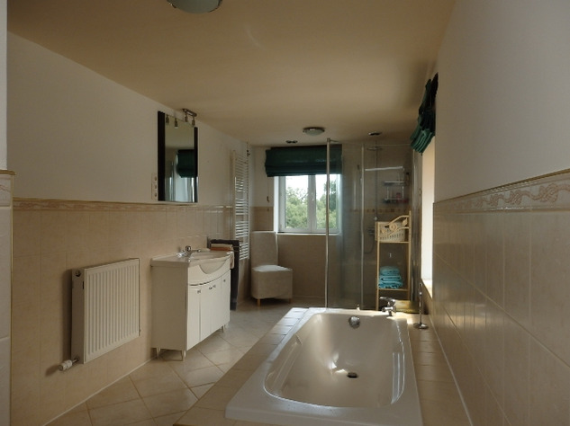 Pristine 6 Bedroom 4 with En-Suites; Home with Indoor Swimming Pool 18165