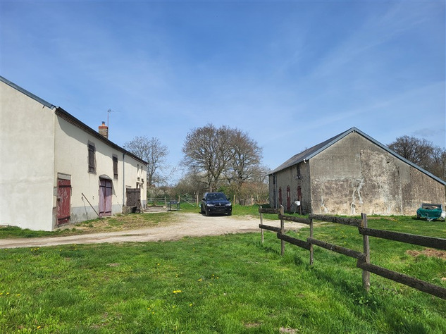 For Sale Farmhouse with land near St-Léger-Magnazeix - Haute Vienne 18345