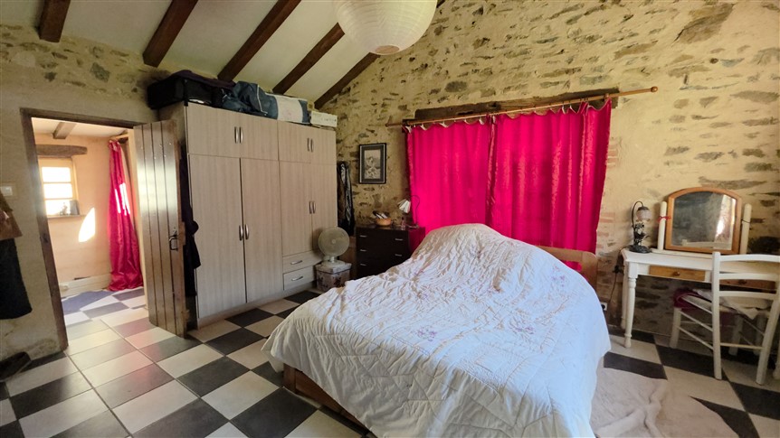 For Sale Bungalow Style House with Barn – Val D’Issoire – 87 19158