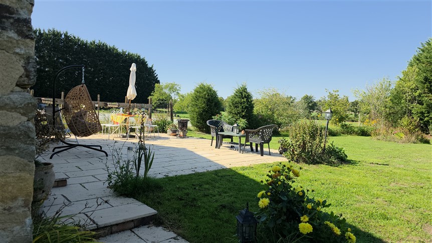 For Sale Bungalow Style House with Barn – Val D’Issoire – 87 19163