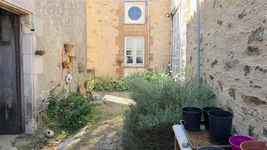 For Sale Bungalow Style House with Barn – Val D’Issoire – 87 19164