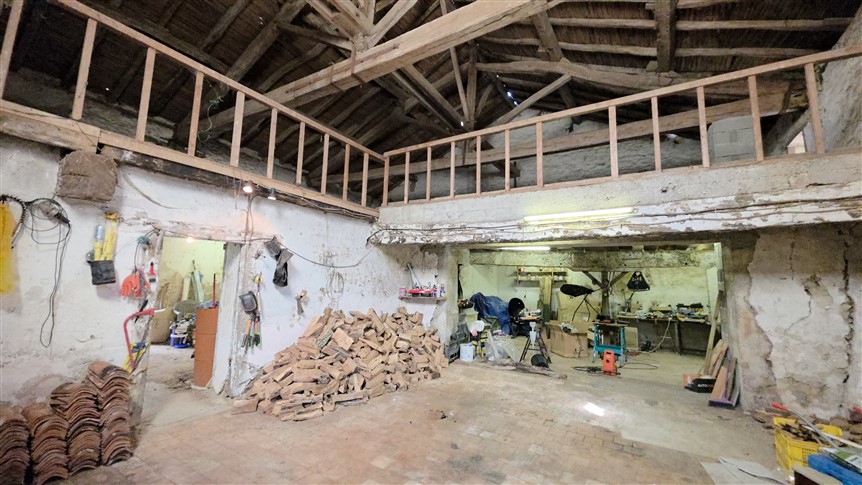 For Sale Bungalow Style House with Barn – Val D’Issoire – 87 19165