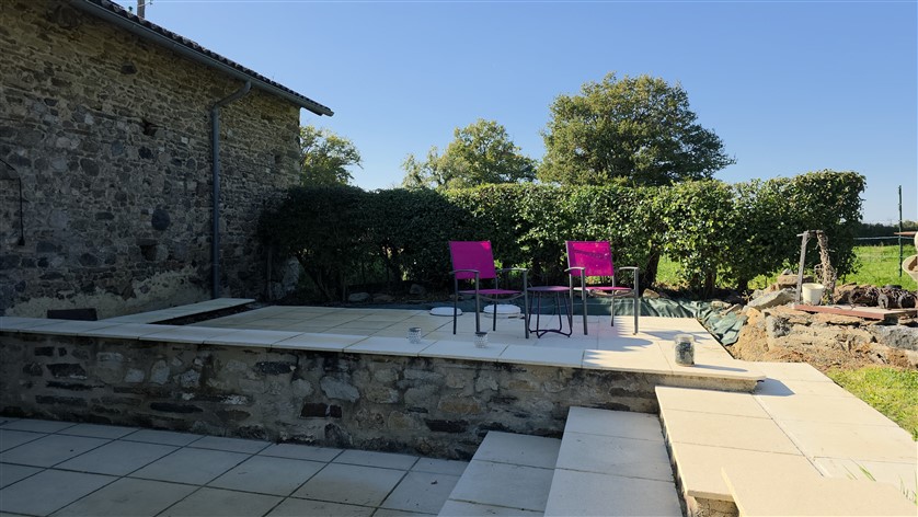 For Sale - 2 Bed House, Barn and Bread Oven set on 2228m² - St Barbant - 87 19224