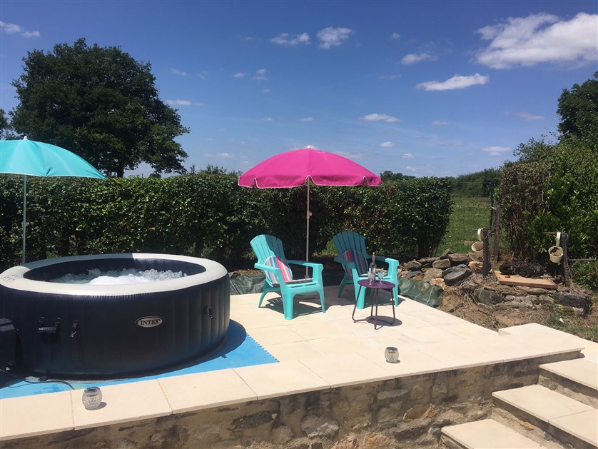 For Sale - 2 Bed House, Barn and Bread Oven set on 2228m² - St Barbant - 87 19225