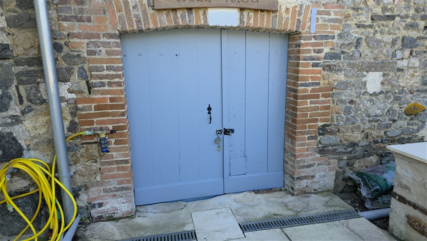 For Sale - 2 Bed House, Barn and Bread Oven set on 2228m² - St Barbant - 87 19235