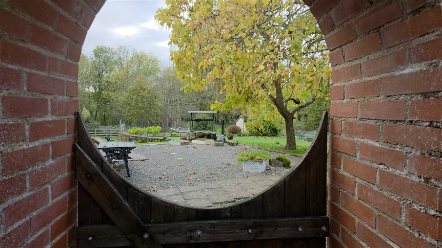 For Sale 3 Houses, 2 Barns, Gardens. Lussac-les-Églises. 87 19242