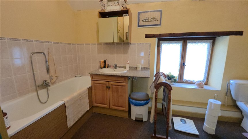 For Sale 3 Houses, 2 Barns, Gardens. Lussac-les-Églises. 87 19249