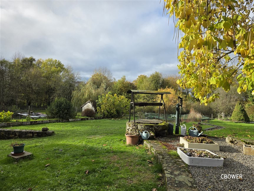 For Sale 3 Houses, 2 Barns, Gardens. Lussac-les-Églises. 87 19252