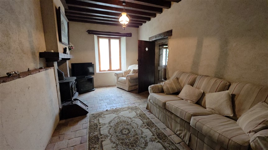 For Sale 3 Houses, 2 Barns, Gardens. Lussac-les-Églises. 87 19256