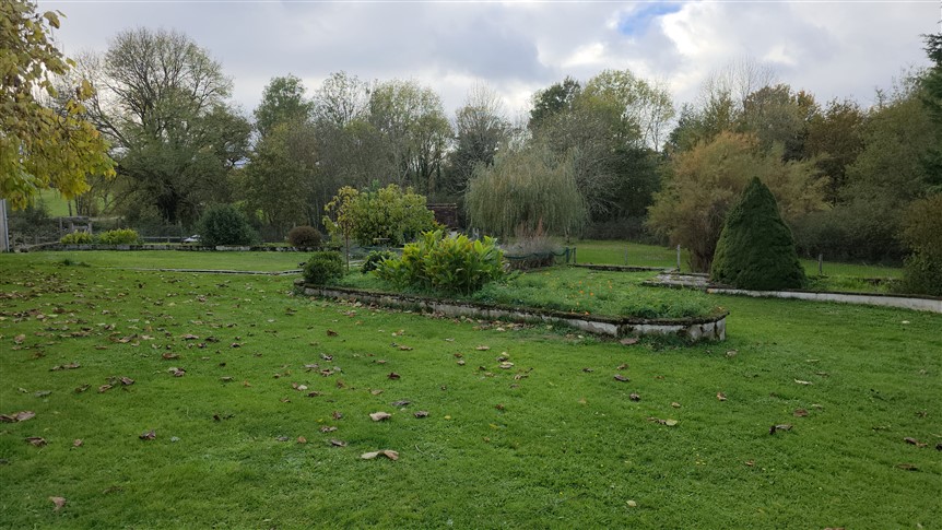 For Sale 3 Houses, 2 Barns, Gardens. Lussac-les-Églises. 87 19266