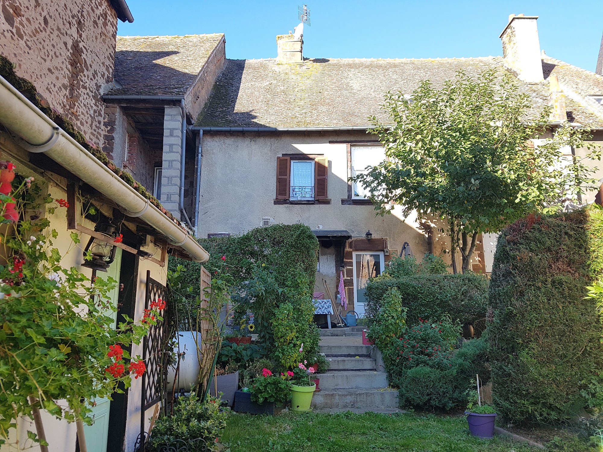 Big building with garden for sale in Chaillac, la Brenne 36 19442