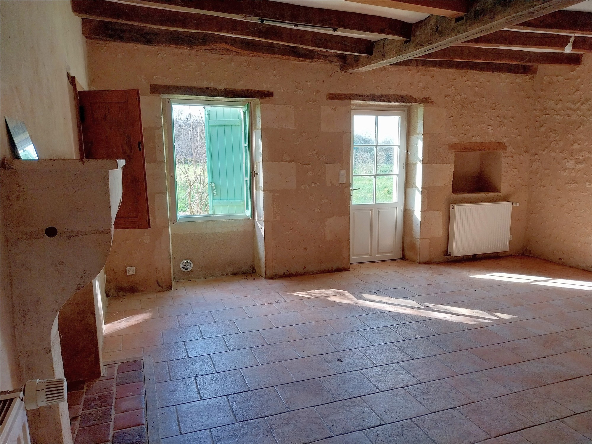 Two houses with garden for sale near Saint Savin 86 19476