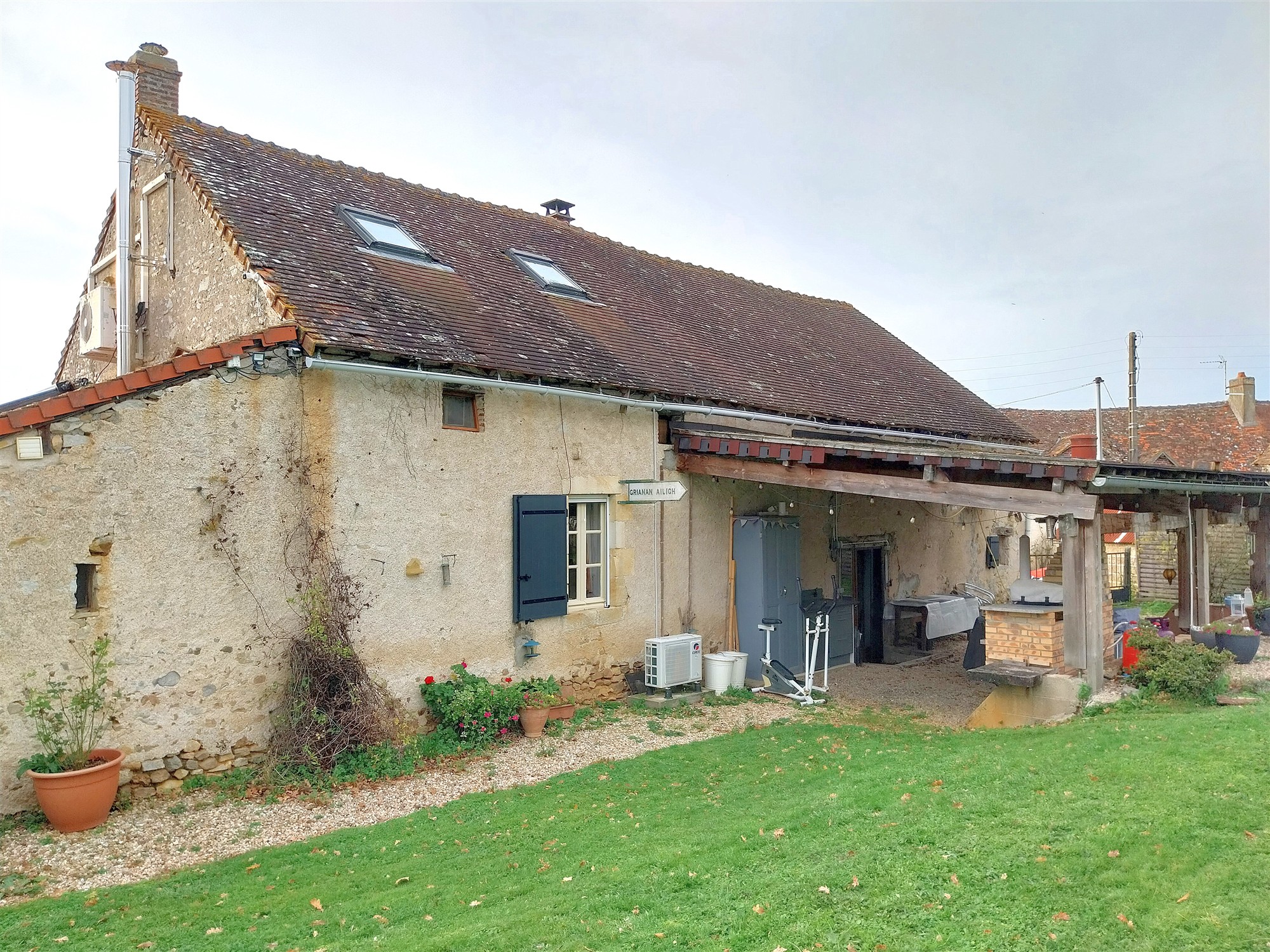 House with pool for sale in the Montmorillon region 86 19559