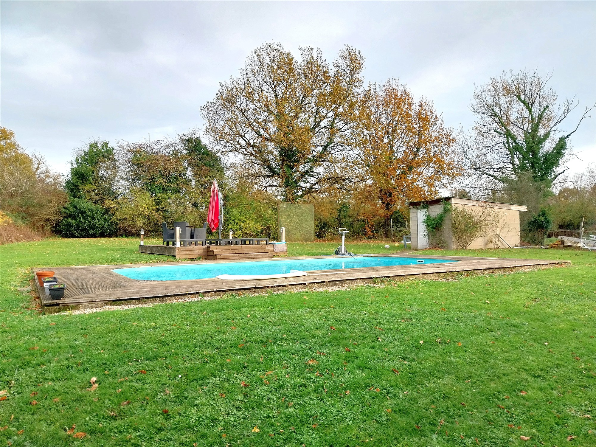 House with pool for sale in the Montmorillon region 86 19570