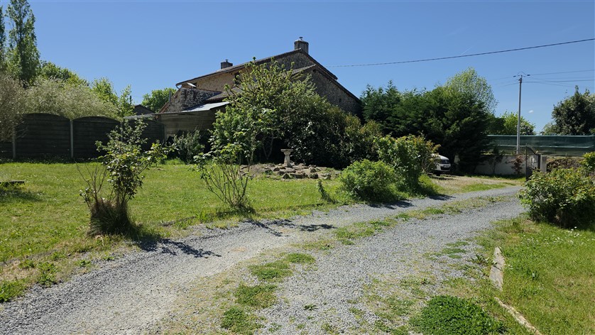 For Sale 4 Bed House, Garden, Pool and Atelier - Magnac Laval 87 20155