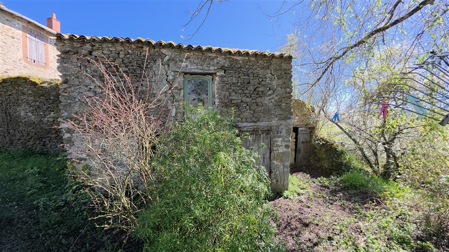 For Sale 5 Bed House with Gardens - Droux – 87 20164