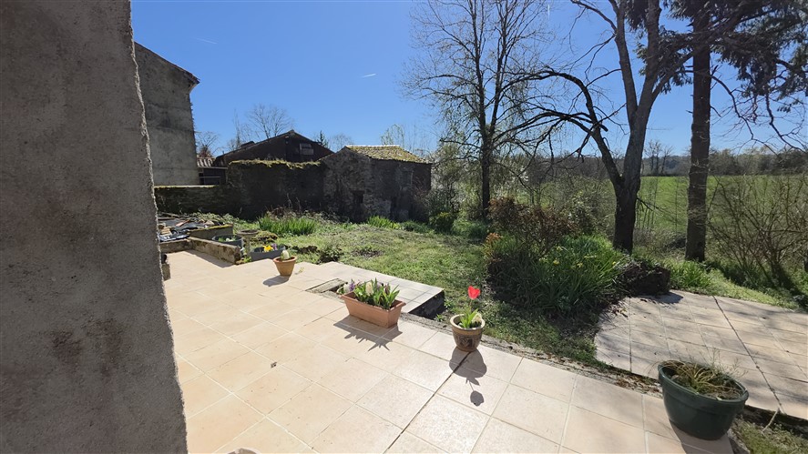 For Sale 5 Bed House with Gardens - Droux – 87 20184