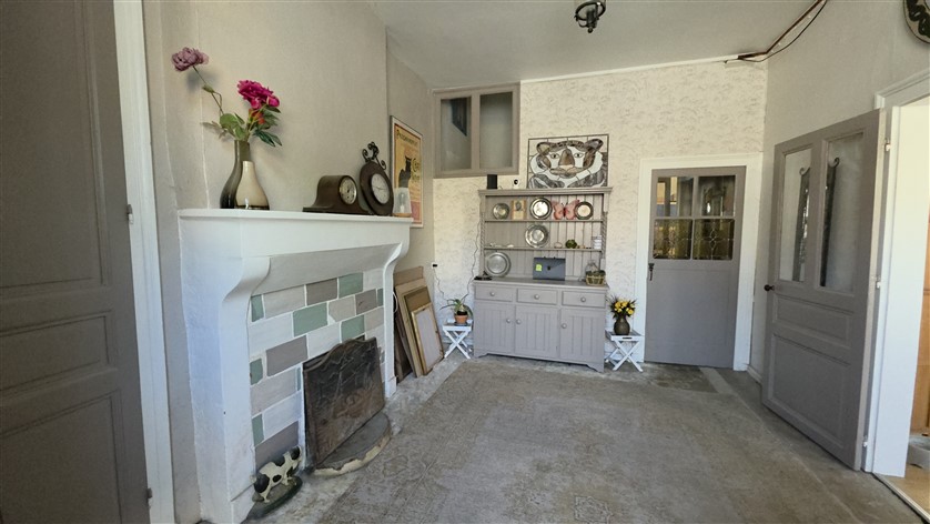 For Sale 3/4 Bed House with Hangar 20221