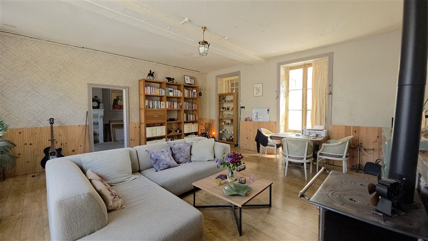 For Sale 3/4 Bed House with Hangar 20222