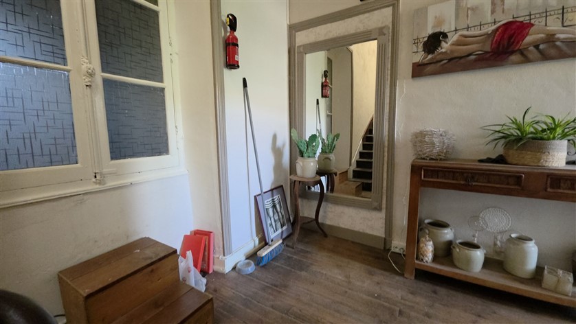 For Sale 3/4 Bed House with Hangar 20227
