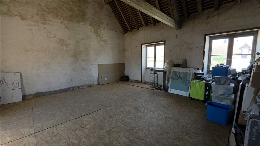 For Sale 3/4 Bed House with Hangar 20236