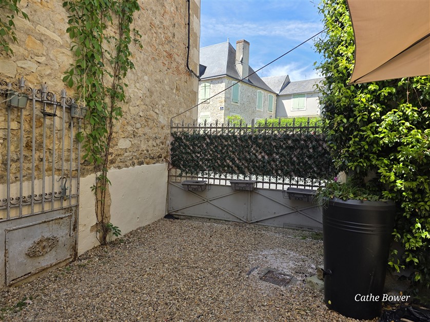 For Sale 3/4 Bed House with Hangar 20243