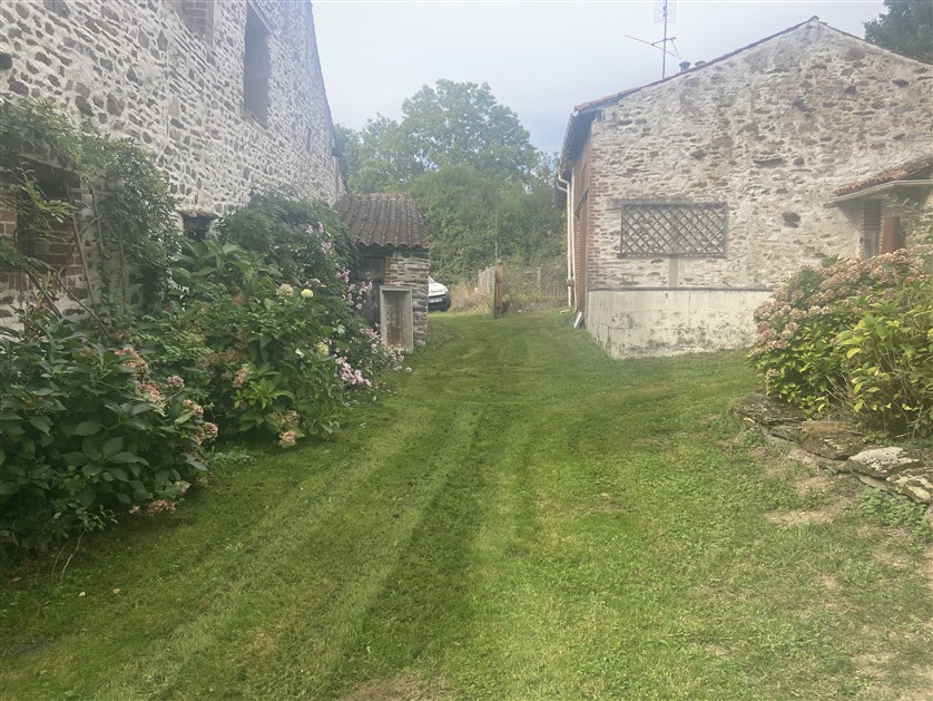 Rural House, Gite for Sale with Barn, Gardens – Le Dorat - 87 20253