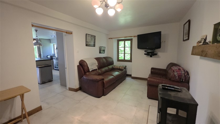 For Sale 3-Bed Country Home, Land & Barns THIAT (87) 20599