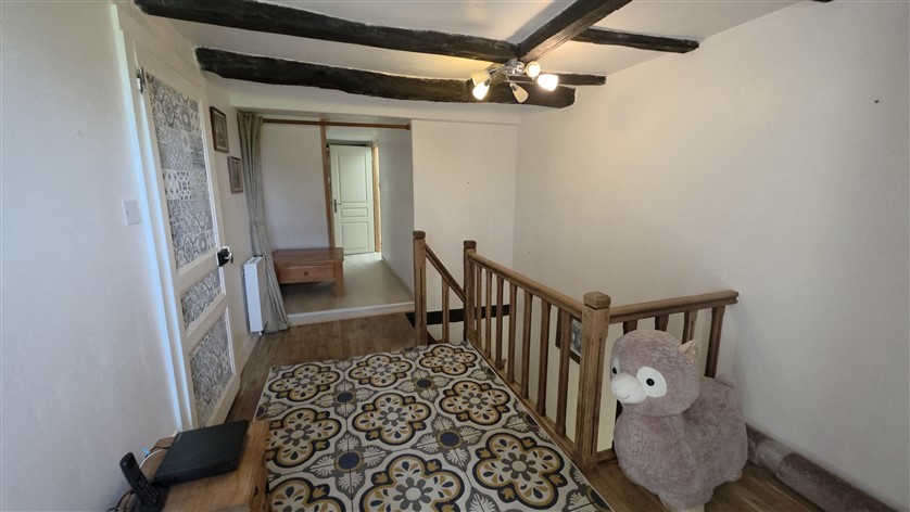 For Sale 3-Bed Country Home, Land & Barns THIAT (87) 20604