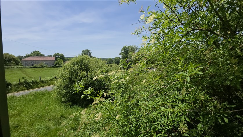 For Sale 3-Bed Country Home, Land & Barns THIAT (87) 20609