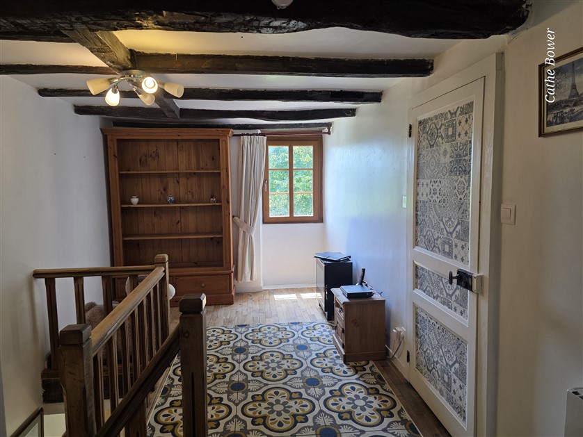 For Sale 3-Bed Country Home, Land & Barns THIAT (87) 20614