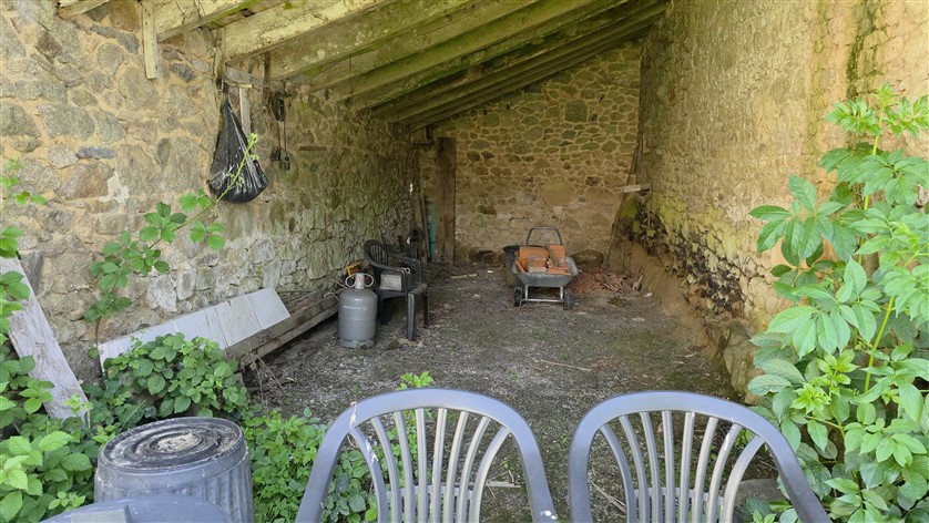 For Sale 3-Bed Country Home, Land & Barns THIAT (87) 20615