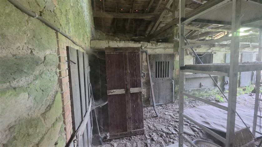 For Sale 3-Bed Country Home, Land & Barns THIAT (87) 20616