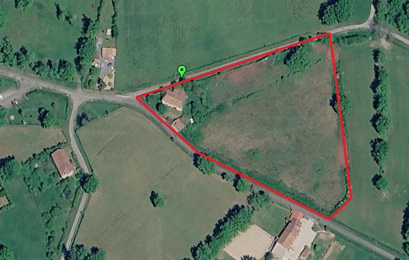 For Sale 3-Bed Country Home, Land & Barns THIAT (87) 20617