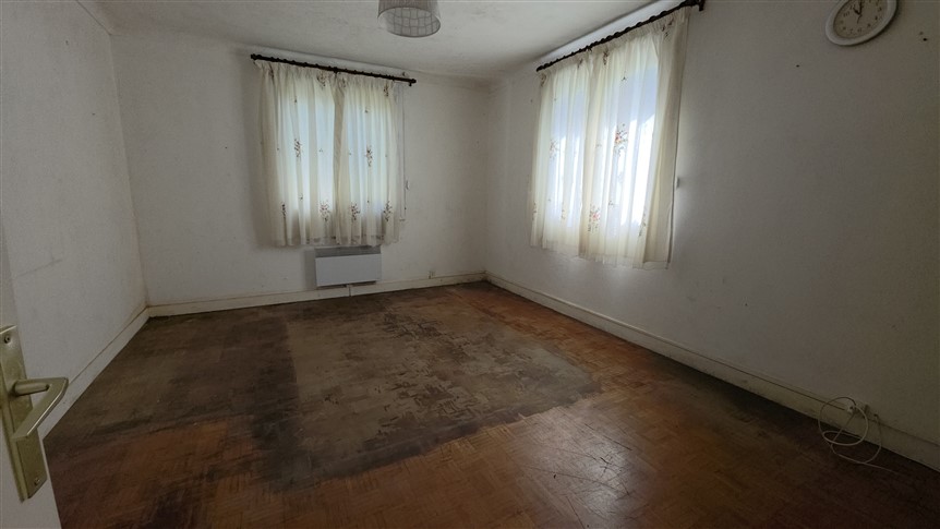 For Sale Edge of Village House - 87 - Exclusive 20622