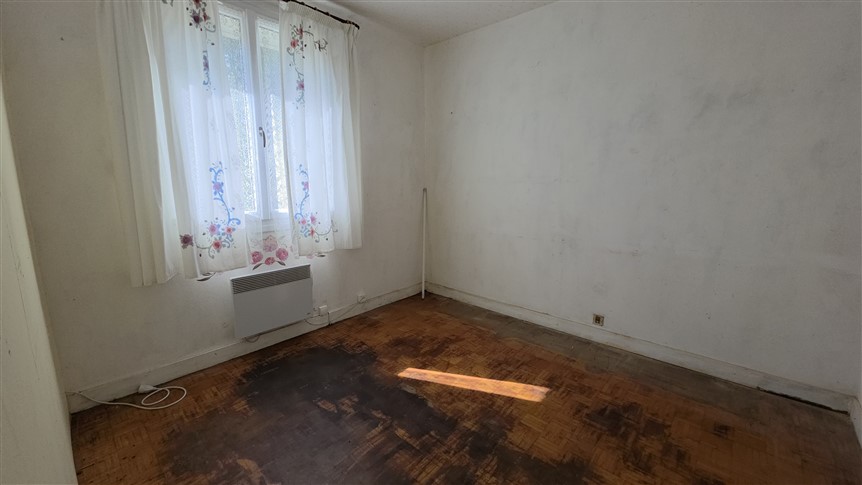For Sale Edge of Village House - 87 - Exclusive 20624