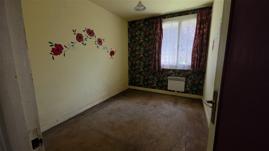 For Sale Edge of Village House - 87 - Exclusive 20629