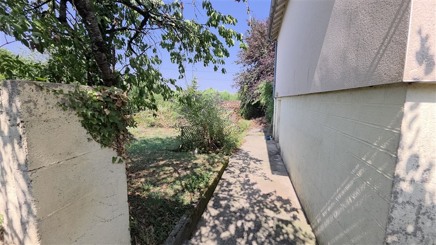 For Sale Edge of Village House - 87 - Exclusive 20638