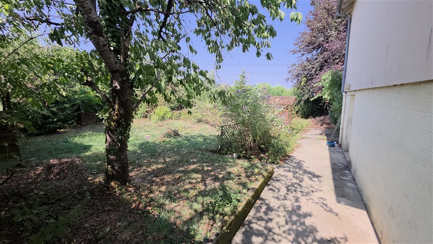 For Sale Edge of Village House - 87 - Exclusive 20640