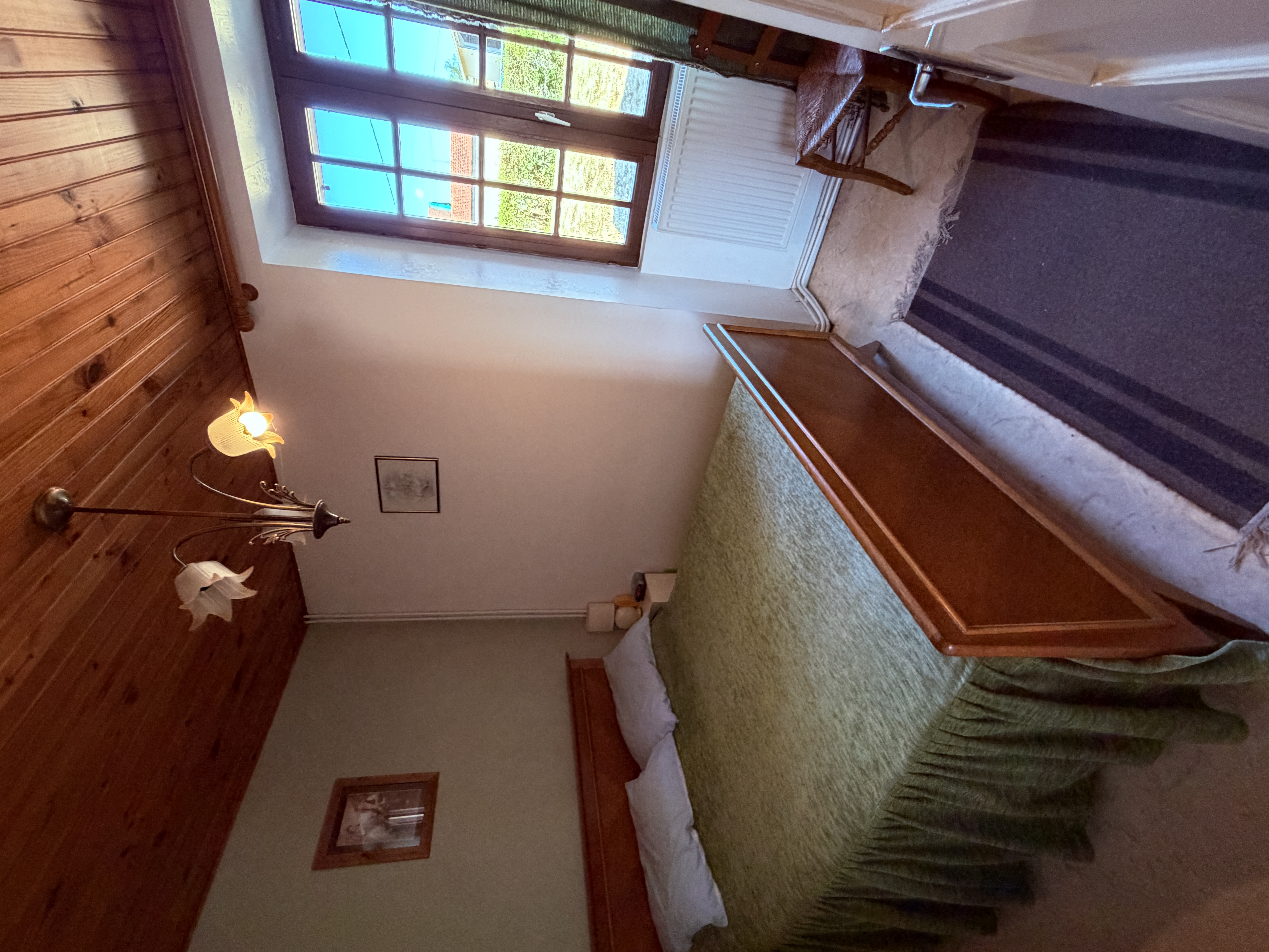 Rural House with Garages and a Spacious Garden - Indre 36 20762