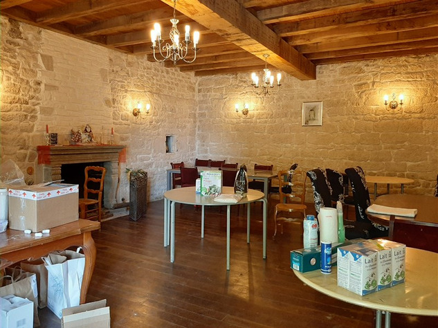 REDUCED - 15c Château close to Chef-Boutonne in the Deux-Sèvres 14372