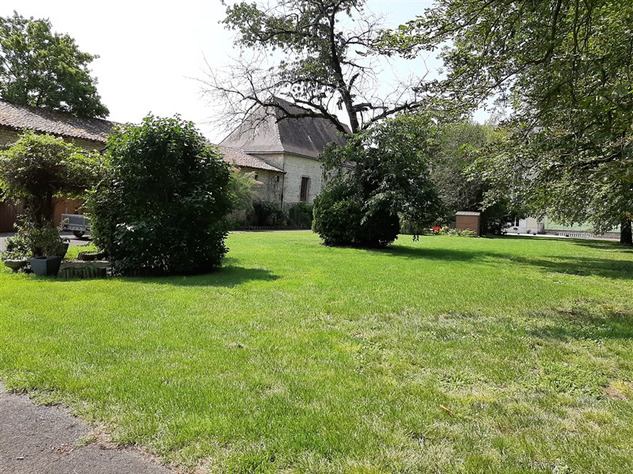 REDUCED - 15c Château close to Chef-Boutonne in the Deux-Sèvres 14361