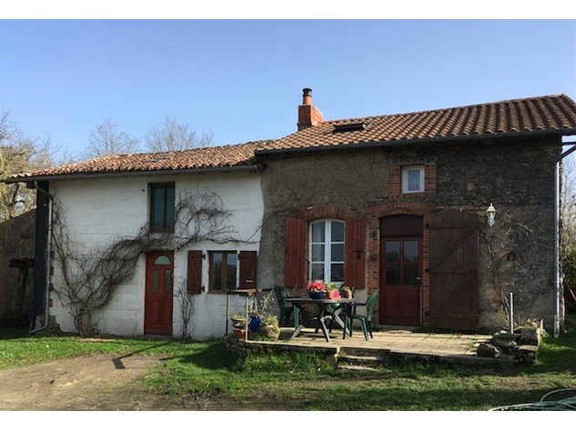 Private Hamlet House for Sale near Luchapt - Vienne 15223