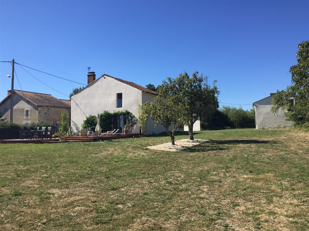 For Sale 2 Houses and Barn in the Val D’Oire et Gartempe 16119