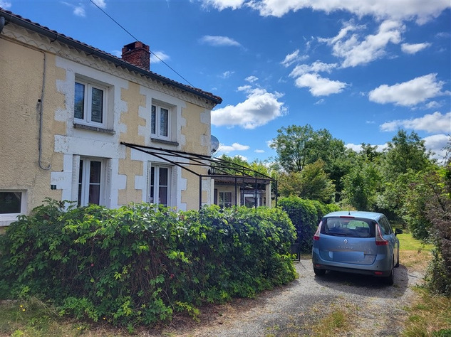 For Sale House with Garden in the Val D’Oire et Gartempe 16272