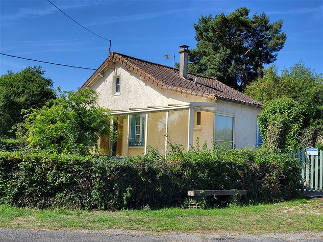 For Sale Country House with Barn at Luchapt – Vienne 16339