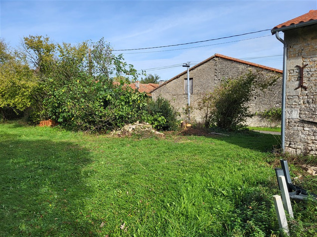 House to renovate near Champagne Mouton - Charente 16364